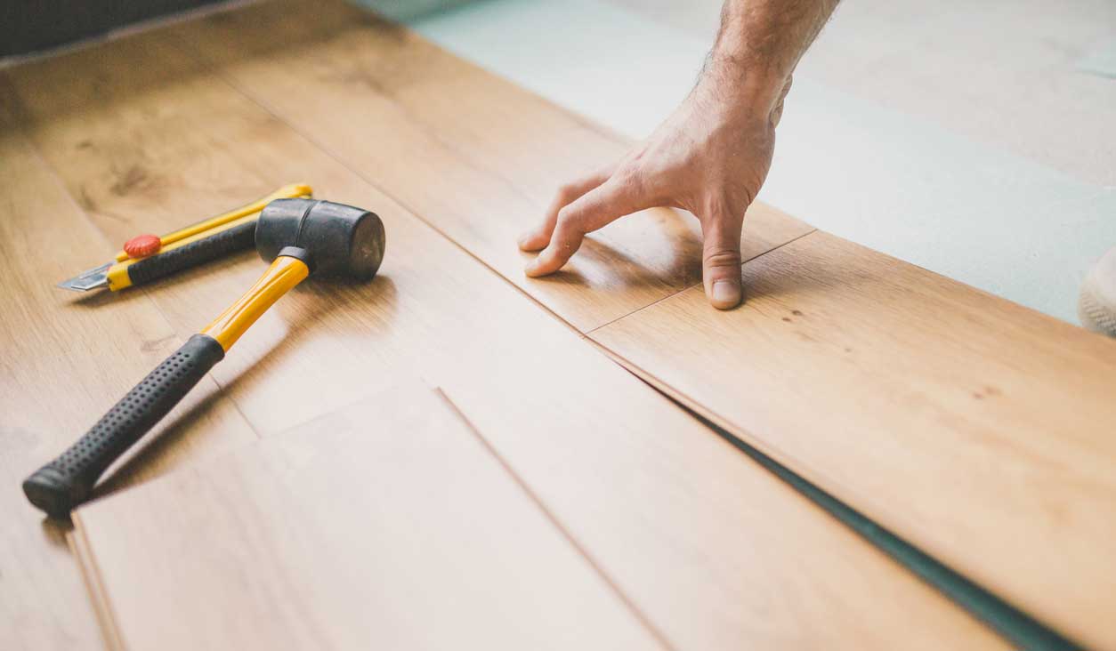 Il pavimento in legno è un must have di tante persone, ma non ne esiste soltanto una tipologia: ecco qualche soluzione.
