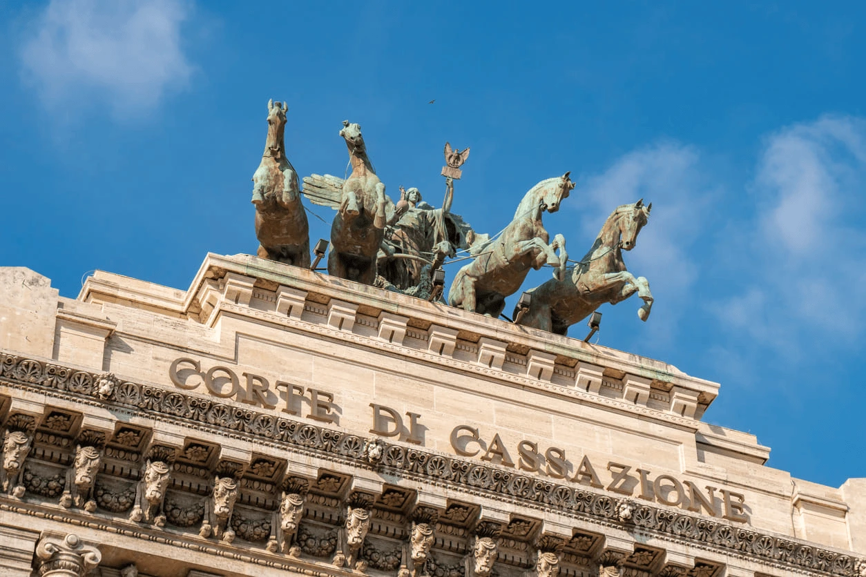 Spese del supercondominio, prorogatio e ascensore: la guida pratica alle novità della Cassazione dell'estate 2026 per amministratori di condominio.