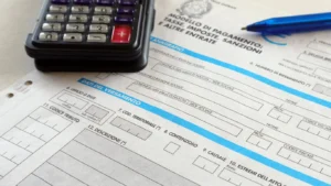 In arrivo 20 mila lettere del Fisco sulle case fantasma. Sanzioni catastali, procedura Docfa e compiti dell'amministratore per l'anagrafe condominiale.