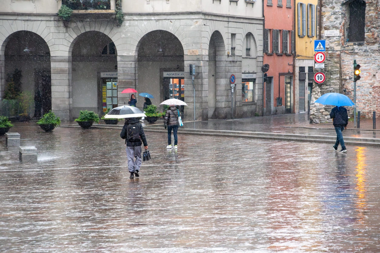 Allerta meteo arancione il 21 ottobre 2026: le misure di prevenzione per gli amministratori di condominio su autorimesse, locali interrati e sicurezza.