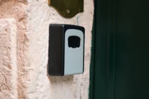 Approvato dalla Conferenza Unificata il nuovo modulo standardizzato per locazioni brevi e turistiche (Accordo 122/CU). Ecco cosa cambia per Comuni e condomìni.
